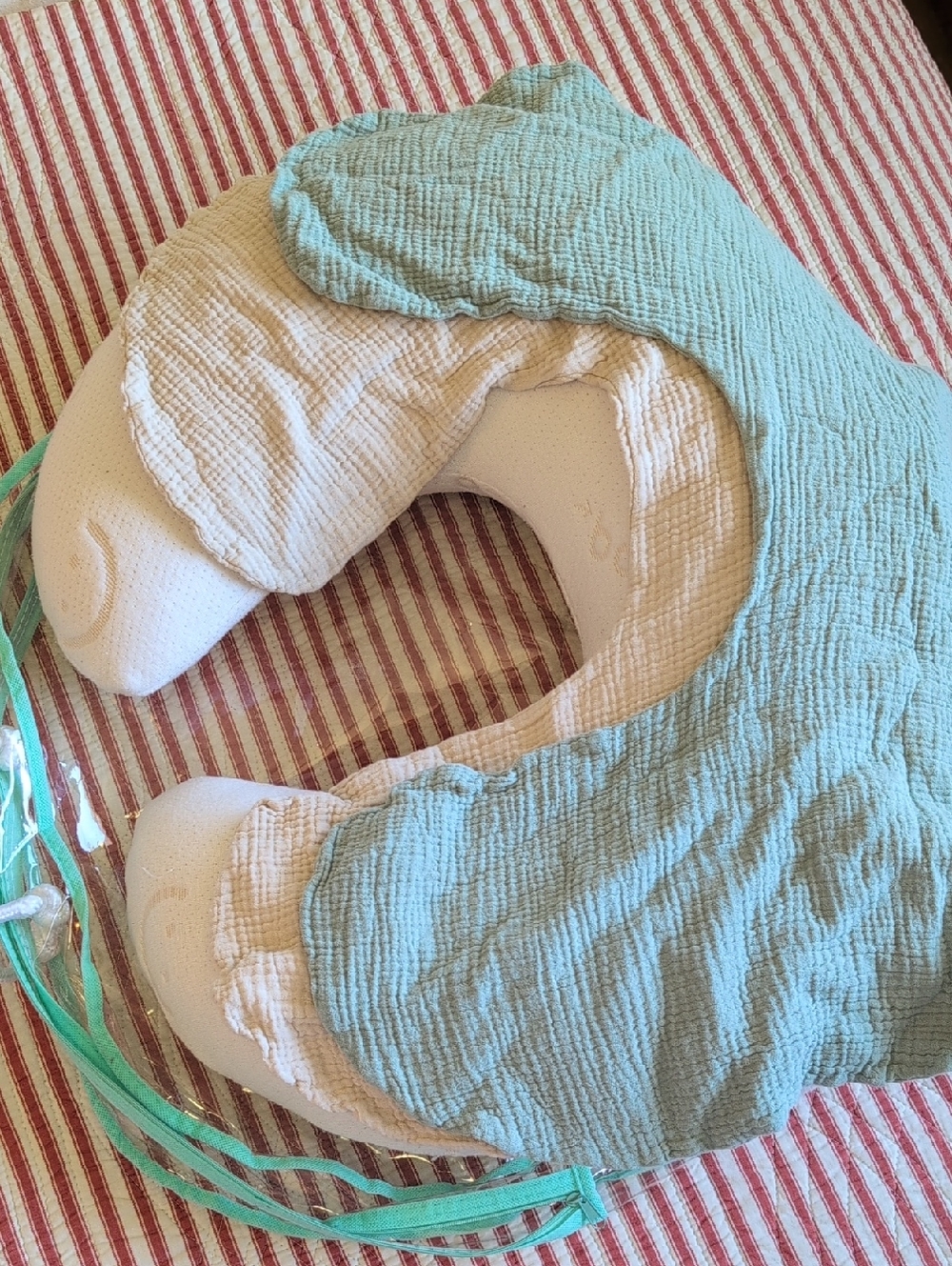 baby works memory foam feeding pillow with extra cotton covers & storage case - Picture 13 of 15